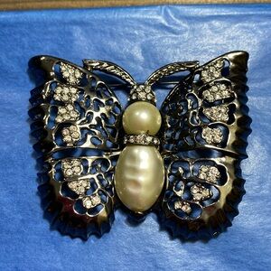 EUC Chico's Odette Butterfly Brooch Gunmetal Color w/Faux Pearl & Rhinestones